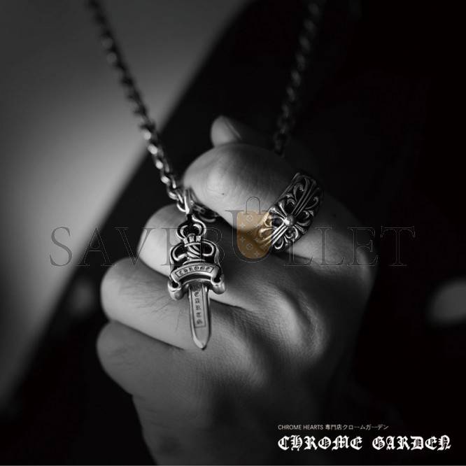 Ch**me He**ts double dagger pendant(pendant only)