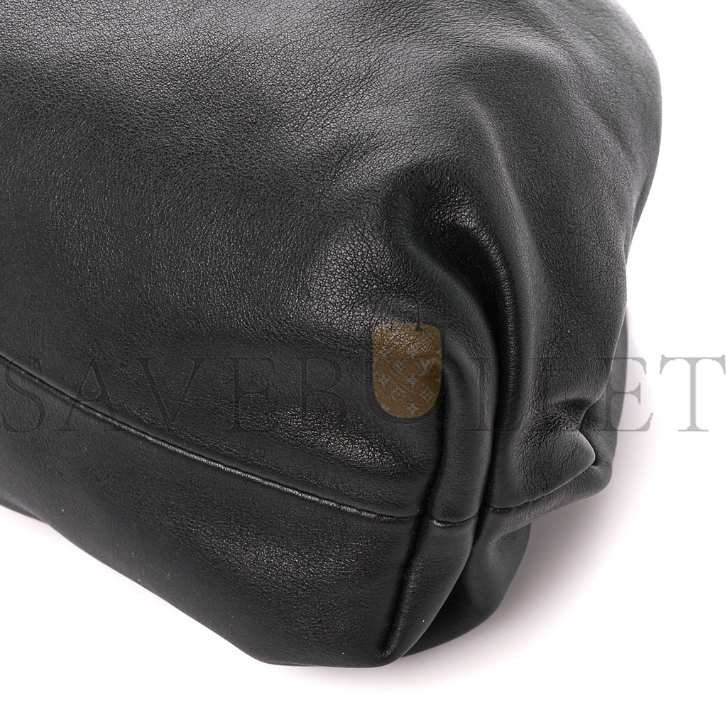 bo*te*ga Ve*ne*ta smooth butter calf teen pouch black (38*18*8)