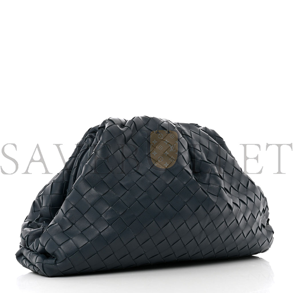 bo*te*ga Ve*ne*ta nappa maxi intrecciato the pouch oversized clutch deep blue 1313552 (37*22*8)