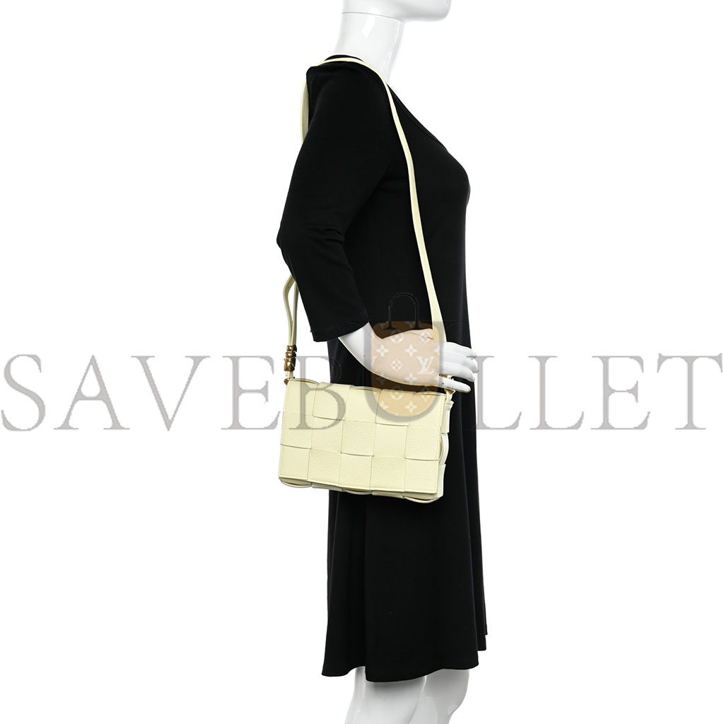 bo*te*ga Ve*ne*ta grained calfskin maxi intrecciato cassette crossbody bag ice cream (23*15*5.5cm)