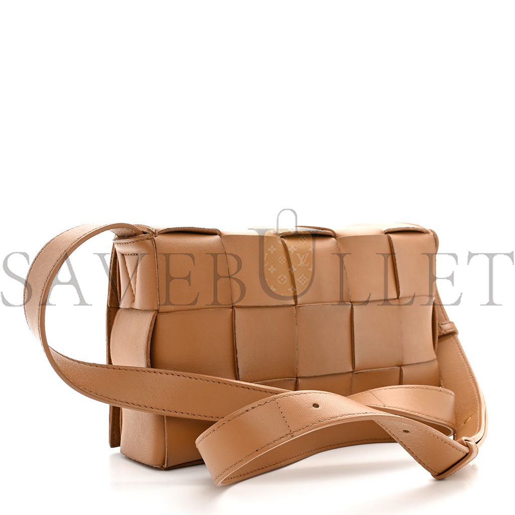 bo*te*ga Ve*ne*ta nappa maxi intreccio cassette bag almond (23*15*5.5cm)