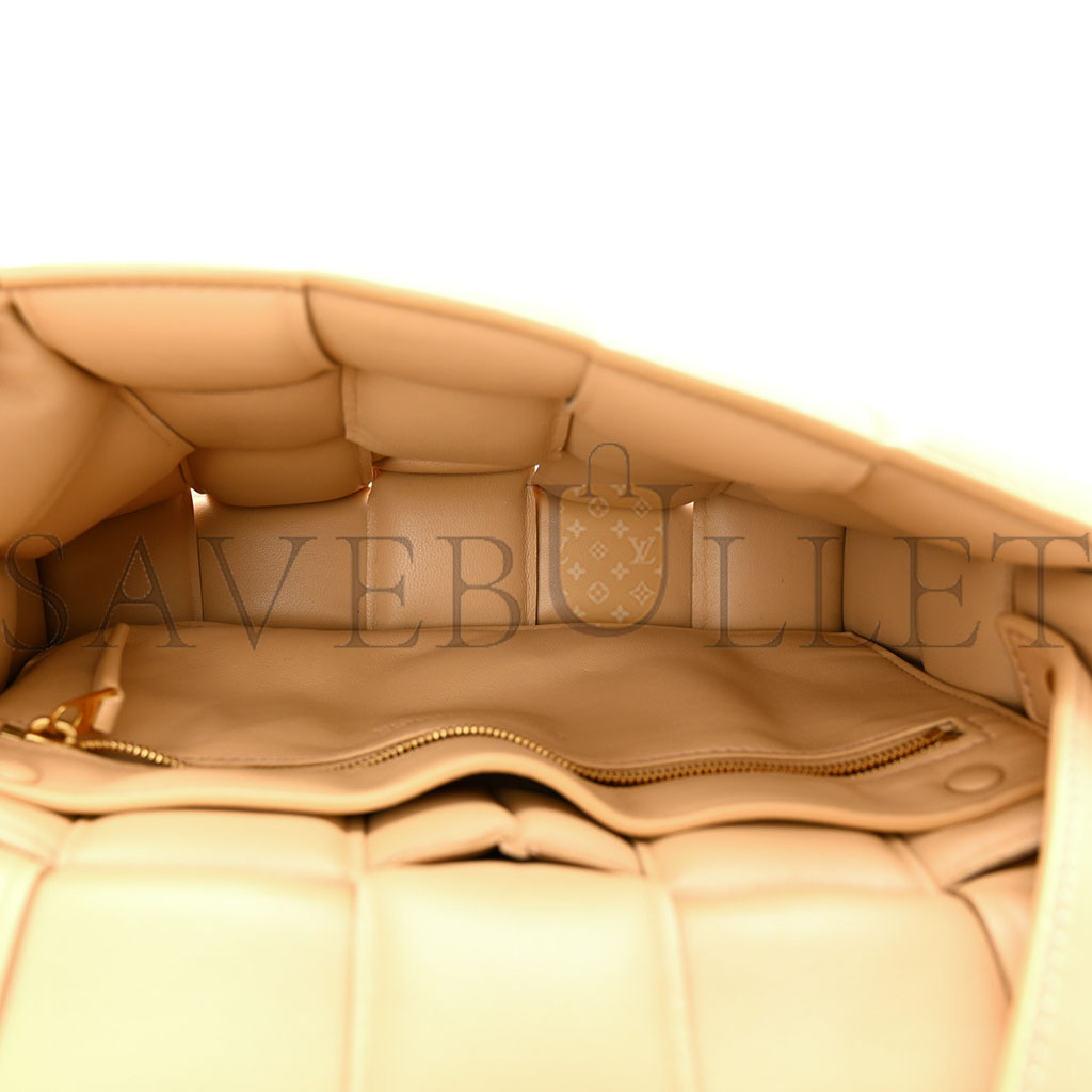 bo*te*ga Ve*ne*ta nappa maxi intrecciato padded cassette crossbody bag almond (26*18*8cm)