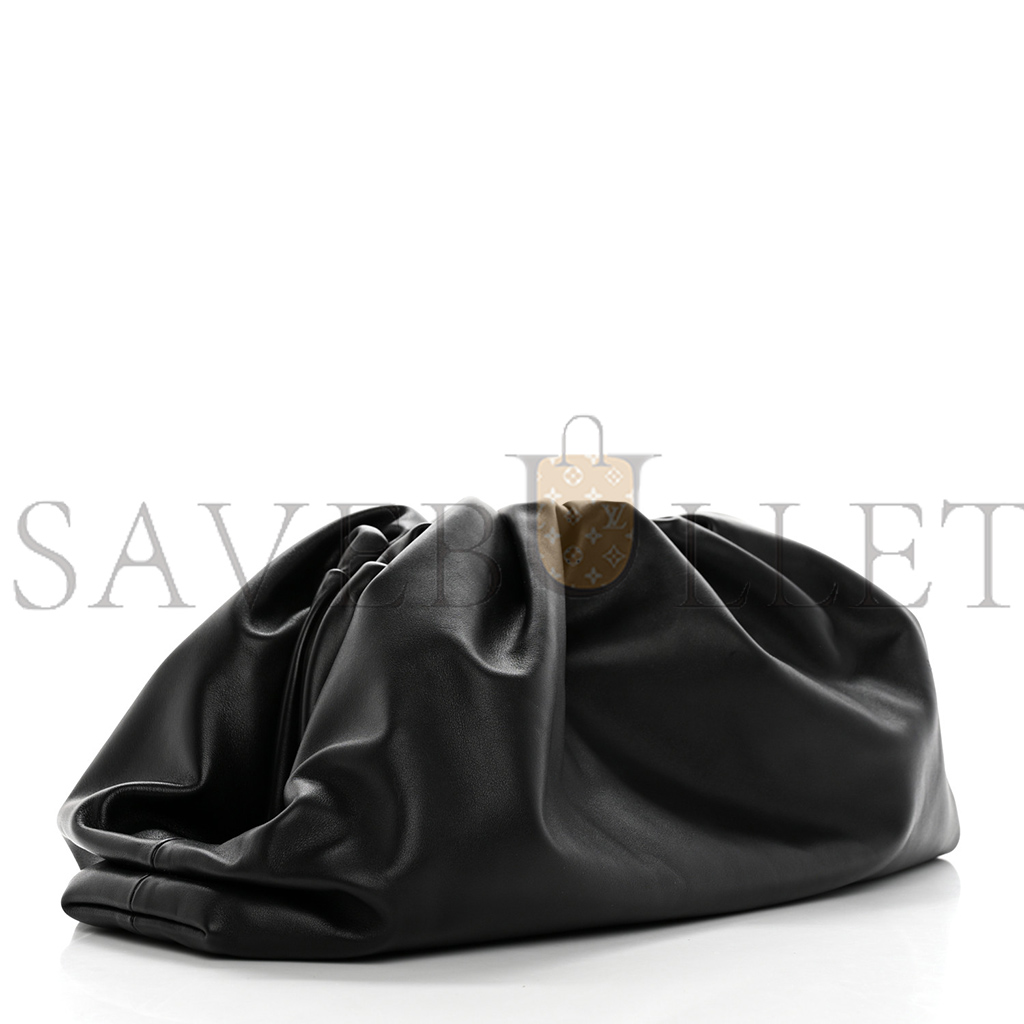bo*te*ga Ve*ne*ta smooth butter calf the pouch oversized clutch black (38*18*8cm)
