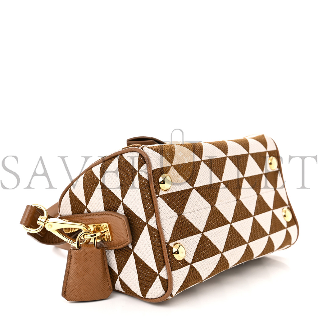 Pra*a jacquard saffiano triangolo symbole embroidered top handle crossbody bag tobacco talco (17*13*11cm)