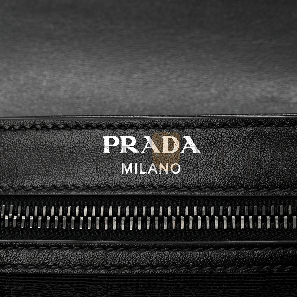 Pra*a glace calfskin studded crossbody black (22*15*6cm)