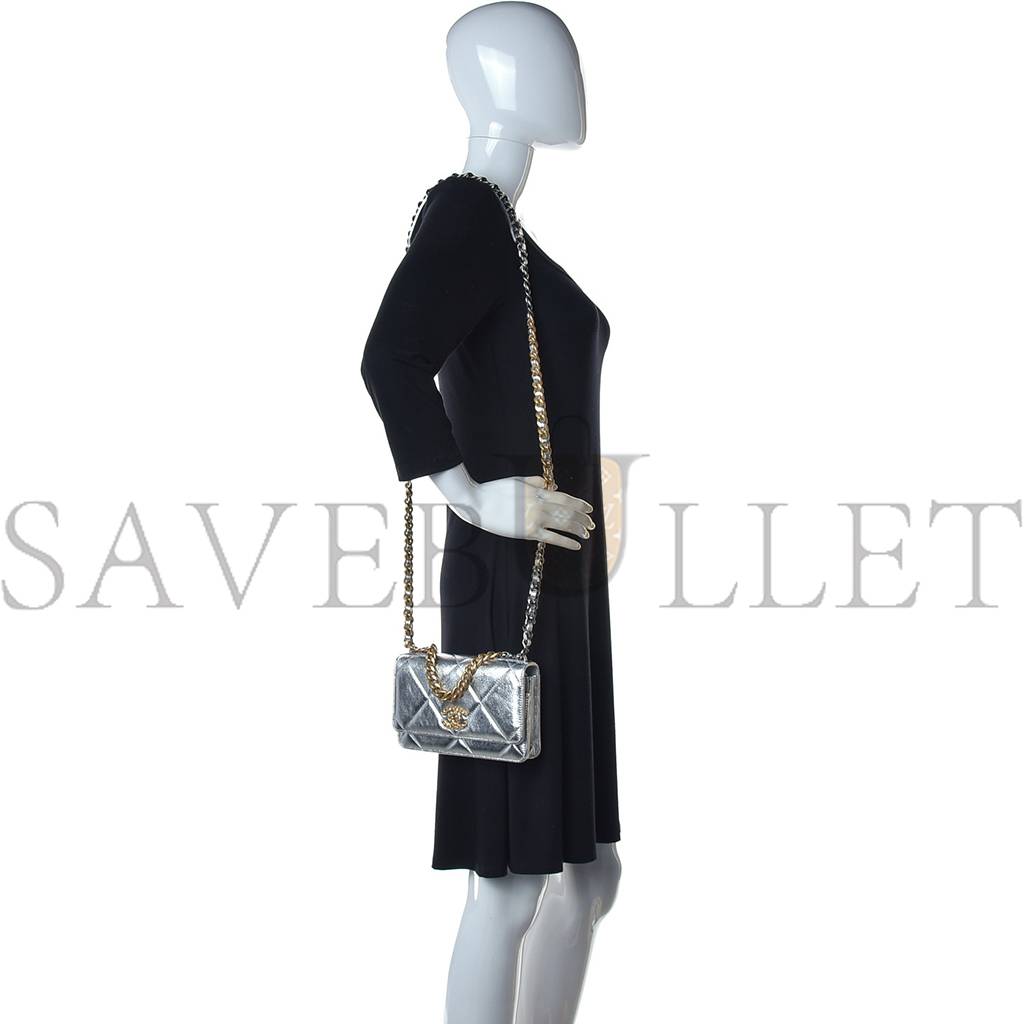 Ch*el metallic lambskin quilted Ch*el 19 wallet on chain woc silver (19*11*3cm)