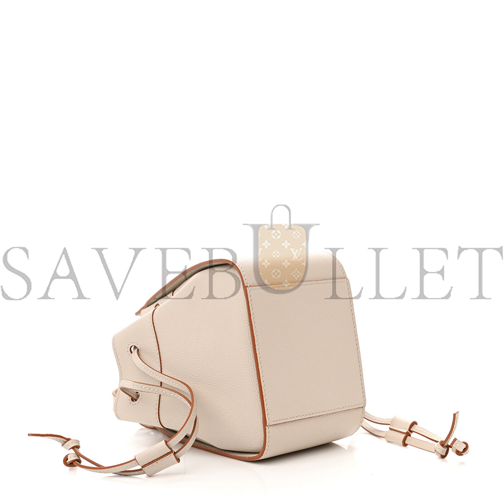 l*ew* pebble grain calfskin mini hammock shoulder bag light ghost (19*17*11cm)