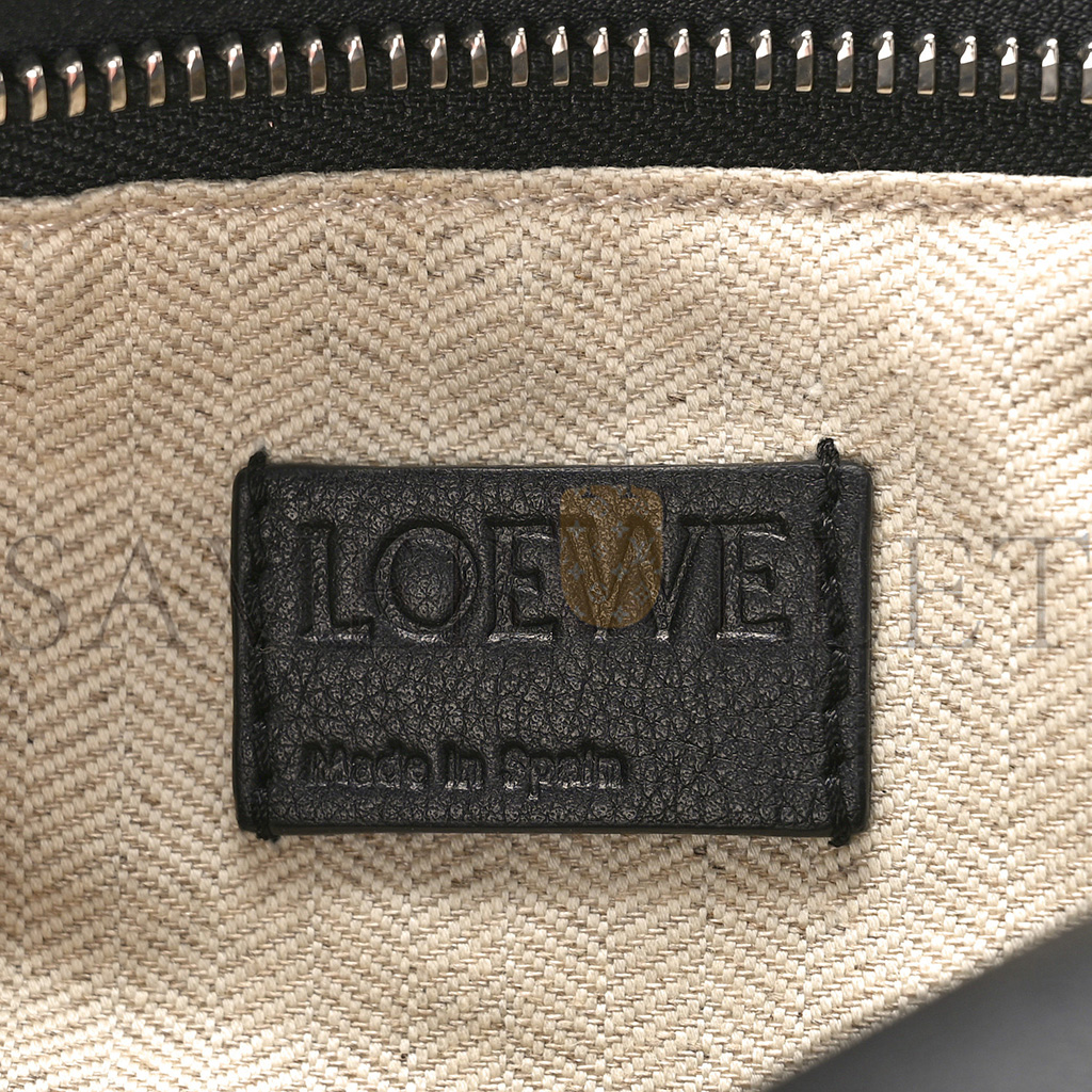 l*ew* calfskin small puzzle bag black (24*16.5*10.5cm)